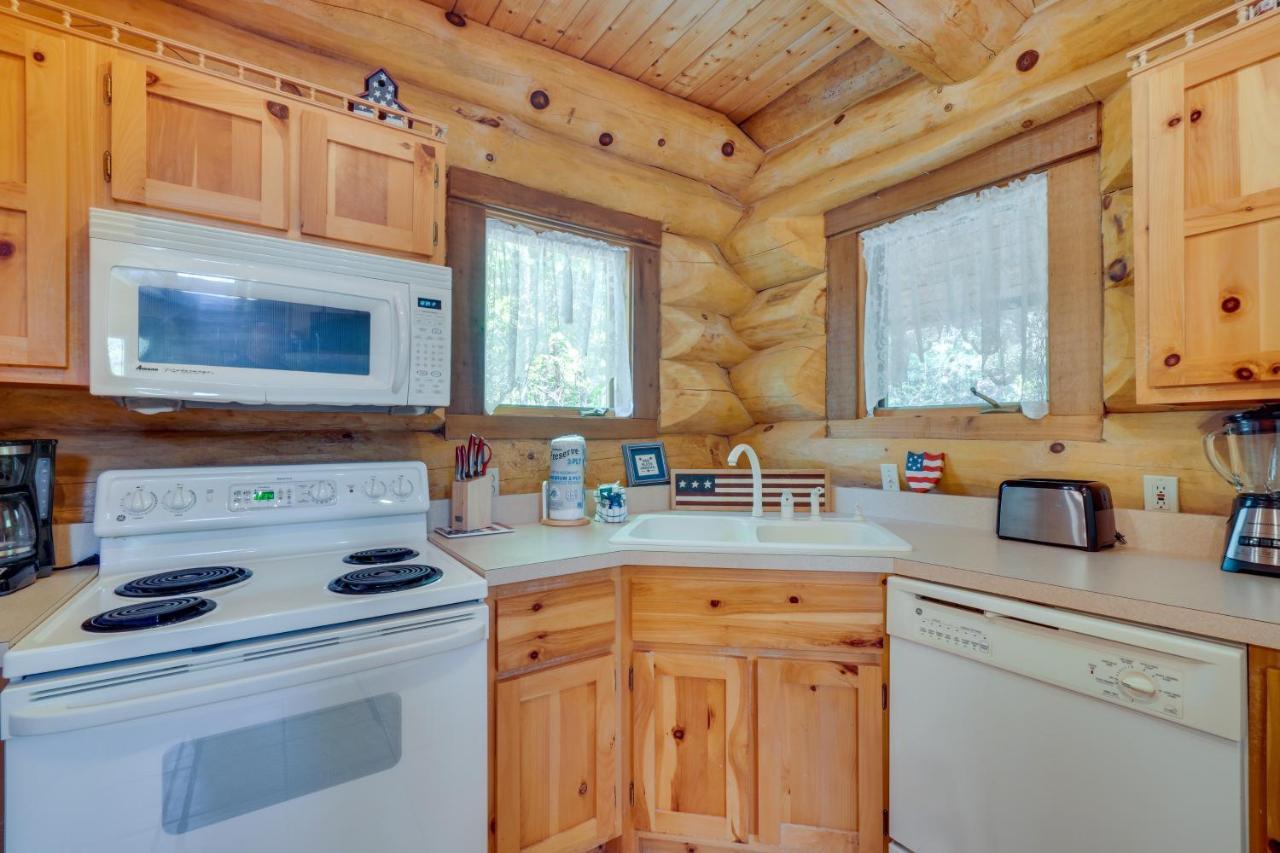 Idyllic Gatlinburg Cabin With Hot Tub And Balcony! Exteriör bild