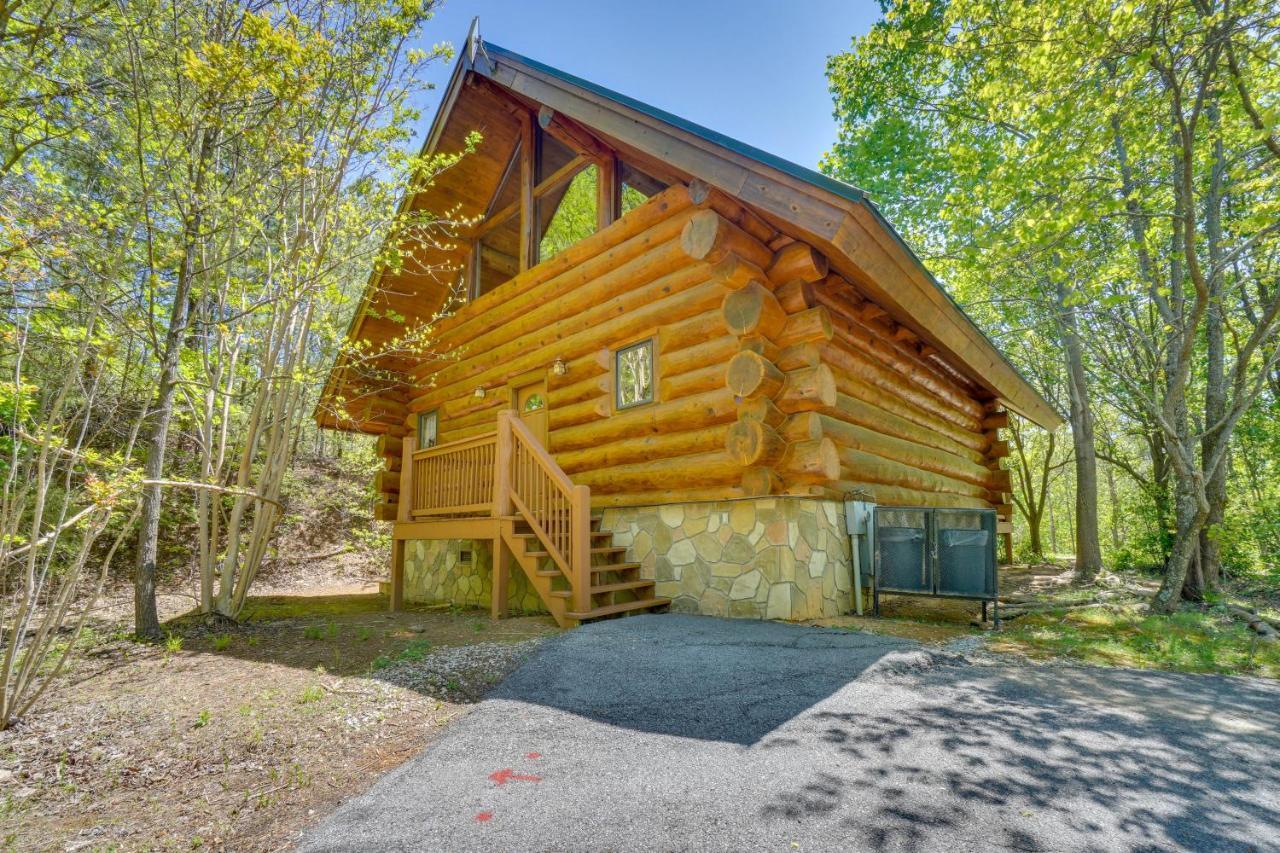 Idyllic Gatlinburg Cabin With Hot Tub And Balcony! Exteriör bild